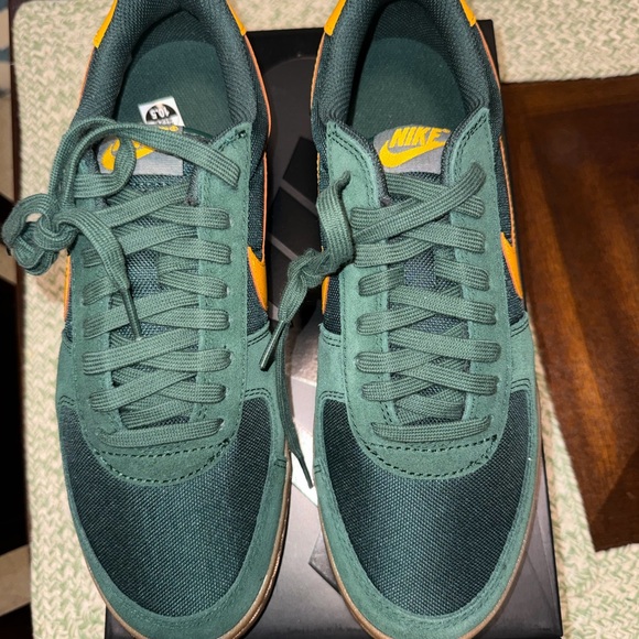 Nike Men's Field General green/gold Sneakers size 10.5 new!! - Picture 2 of 9